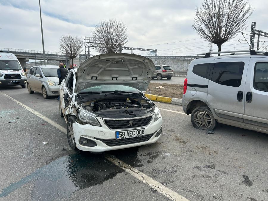 Depremzede aile kaza yaptı: 6 yaralı (Video)