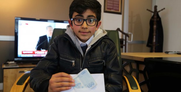 BURSUNU HALEPLİLERE BAĞIŞLADI