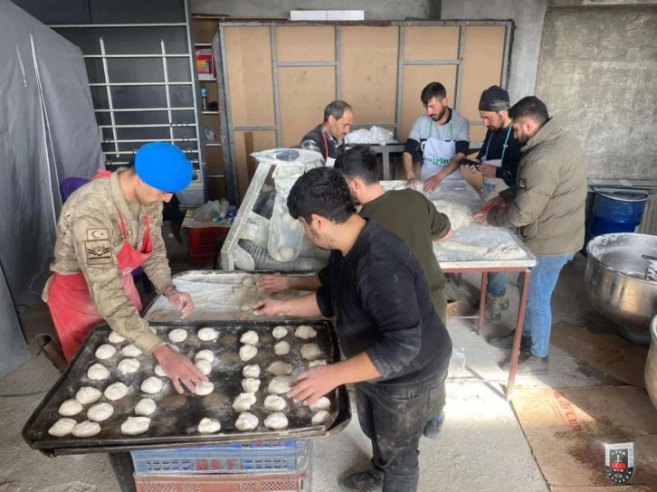Komandolar Ekmek Üretiyor