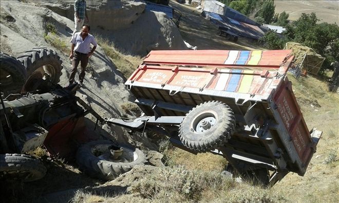 TRAKTÖR DEVRİLDİ: 1 YARALI
