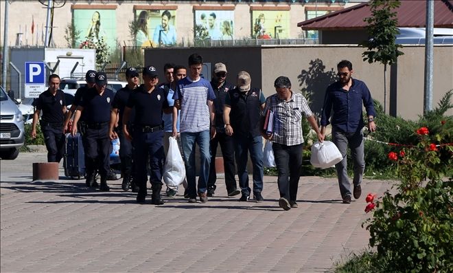 18 ASKERDEN 6´SI TUTUKLANDI