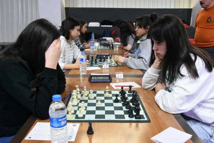 Satrançta Tek Yürek