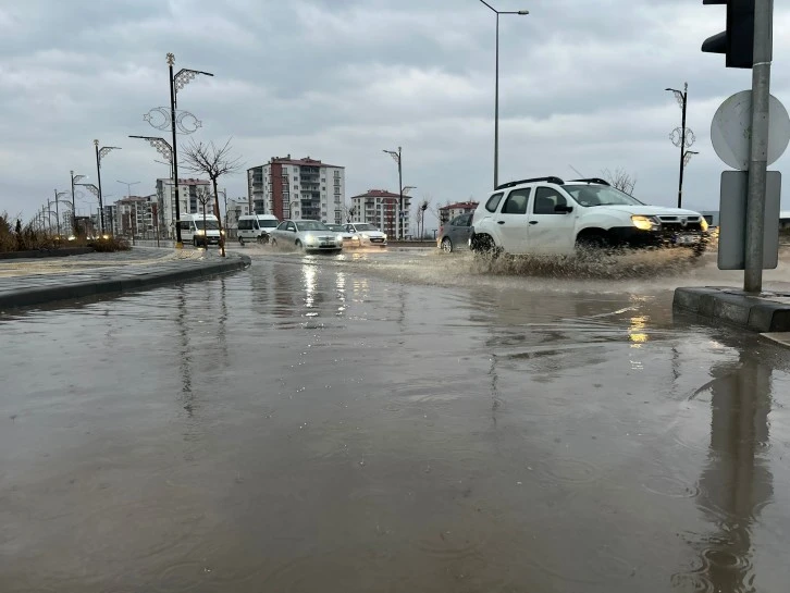 Yollar Göle Döndü
