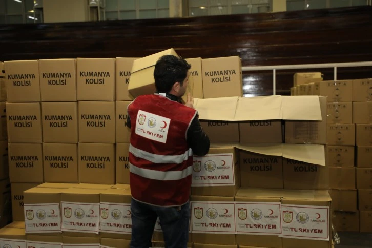 Depremzedelere Gıda Yardımı