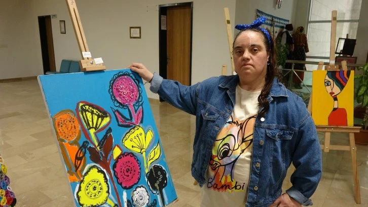 Down Sendomlu Fidan'dan Depremzedeler İçin Sergi