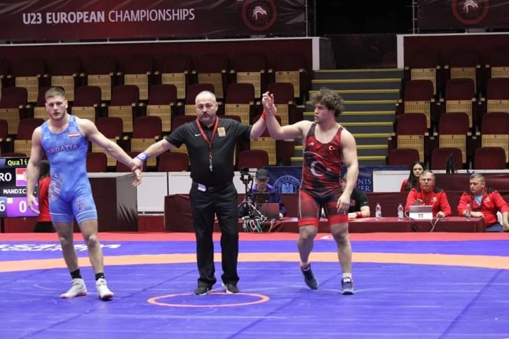 Güreşçi Muhittin Derece Yaptı