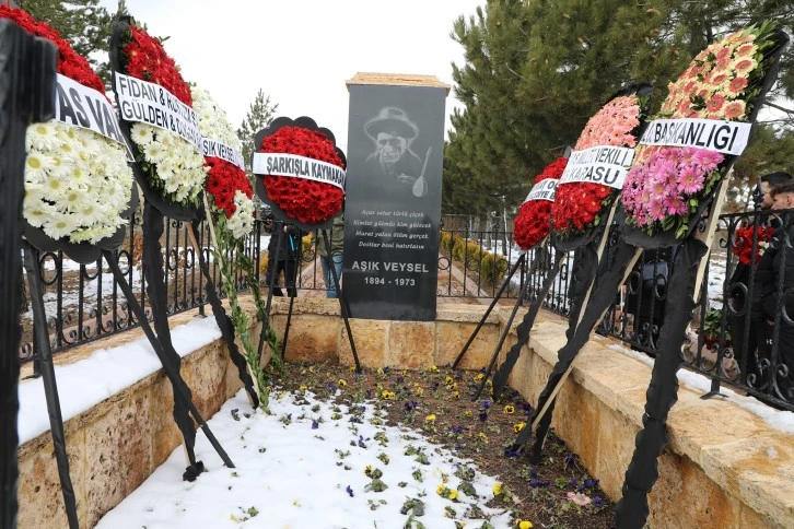 Büyük Ozan Anıldı