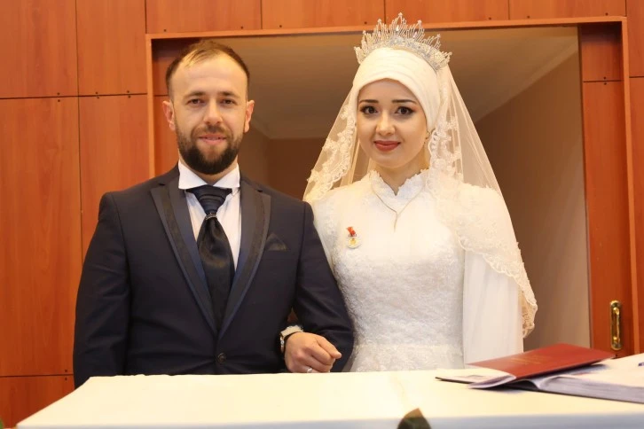 Depremzede Çift Dünya Evine Girdi