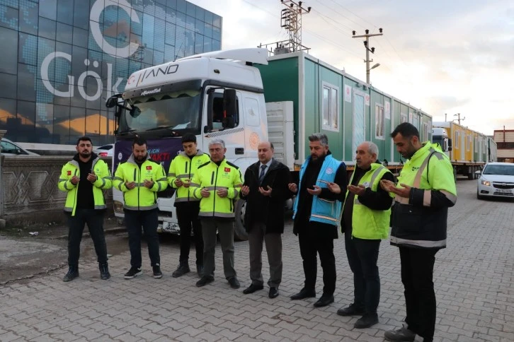 Depremzedelere Konteyner Gönderildi