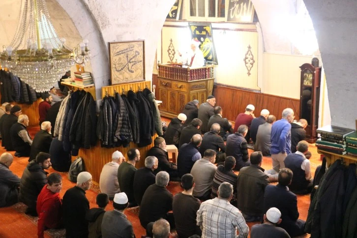 İlk Teravih Ulu Cami'de Kılındı