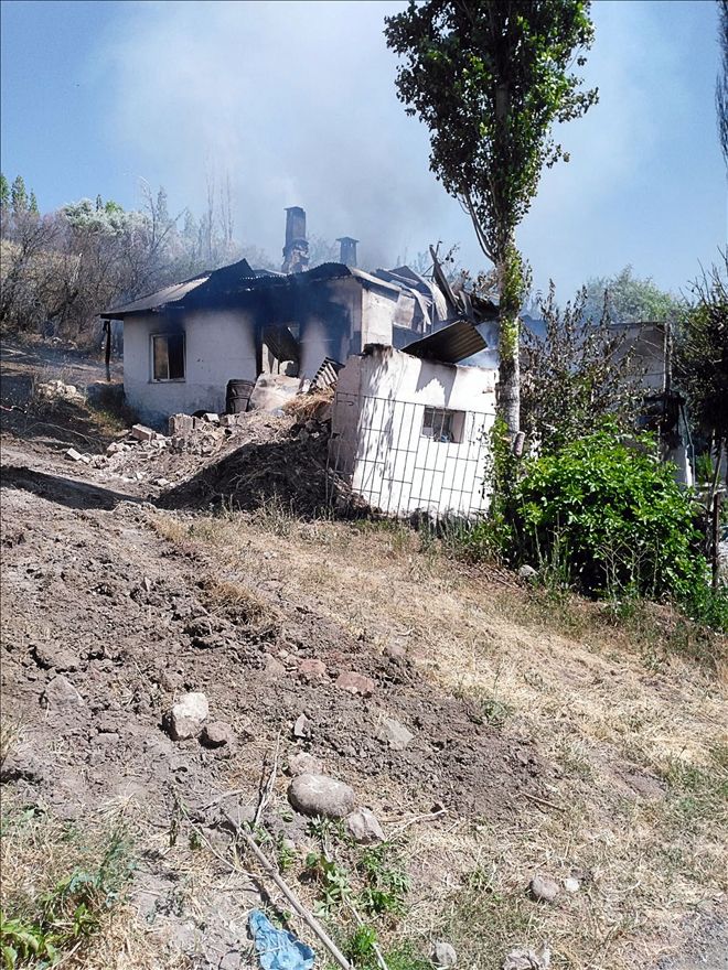 ŞARKIŞLA´DA EV YANGINI