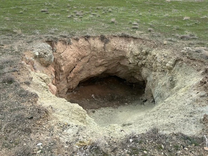 Sivas'ta Depremler Sonrası Obruklar Oluştu