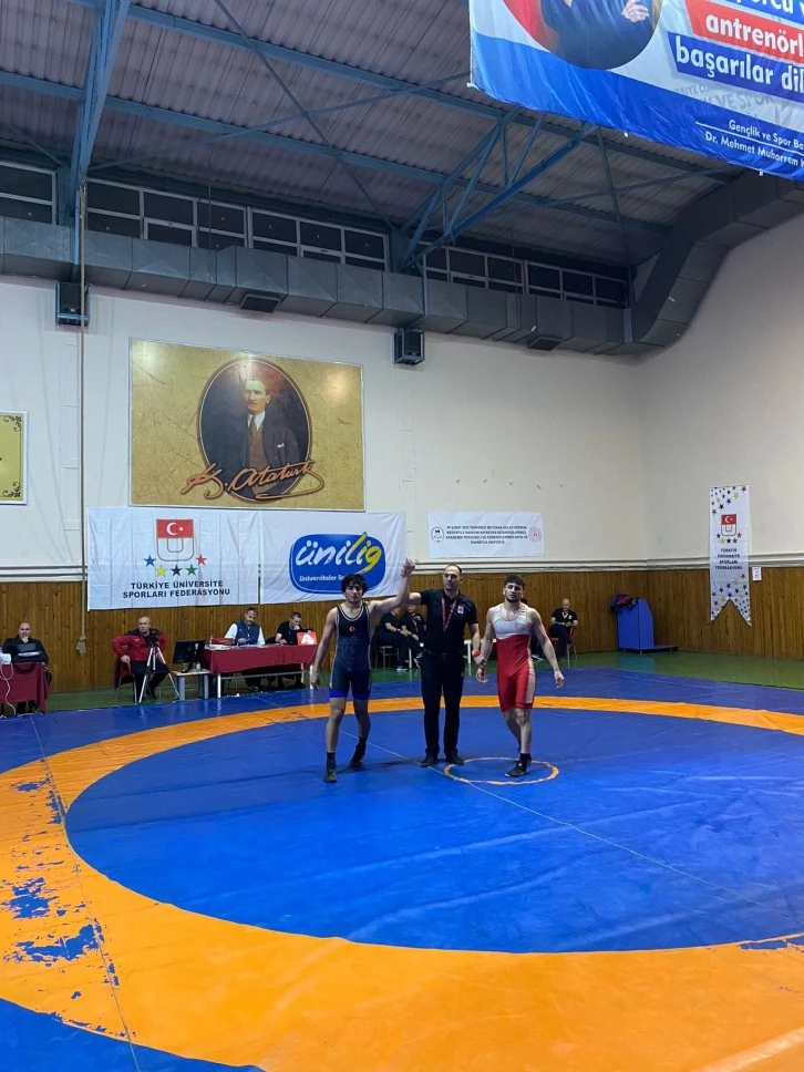 Güreşte Üçüncü Oldu