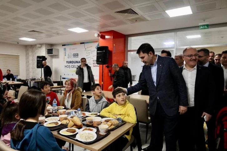 Bakan Kurum Depremzedelerle İftarda Buluştu