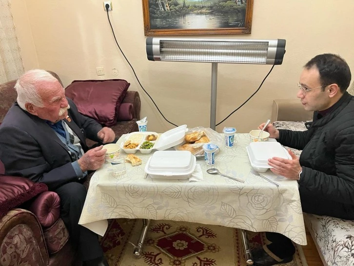 Kahveci Vatandaşın İftar Sofrasında