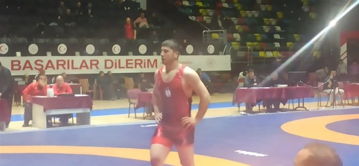 Güreşte Birinci Oldu