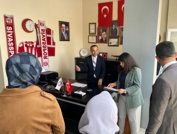 MHP'li Özyürek'ten İhtiyaç Sahiplerine Yardım