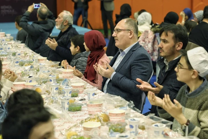 Üç Bin Kişilik Gönül Sofrası