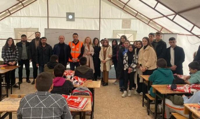 Öğrencilerden Kitap Desteği