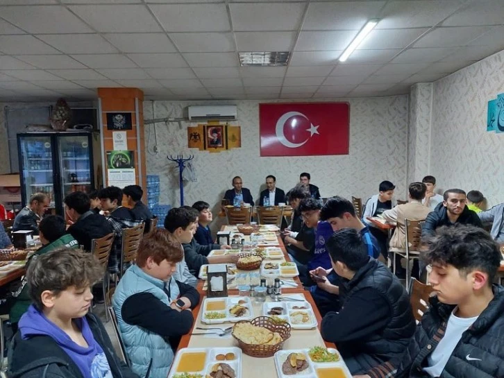 Kahveci Gençlerle İftarda Buluştu