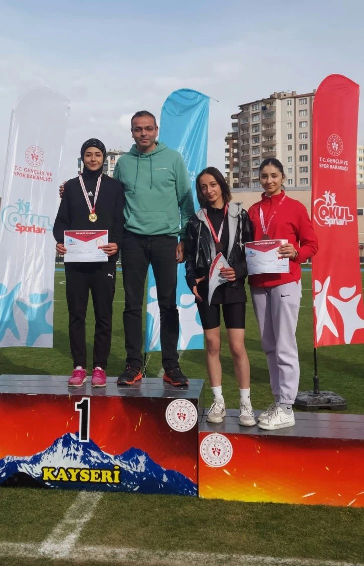 Sivaslı Atletler Gururlandırdı