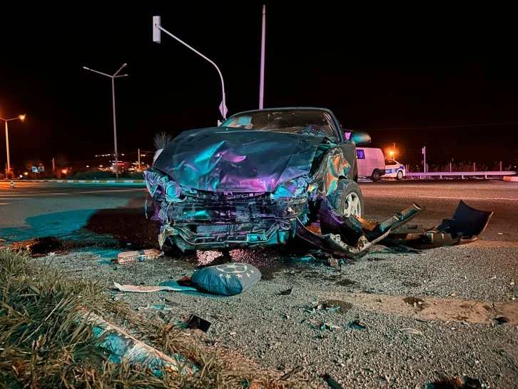 Sivas'ta Otomobiller Çarpıştı: 5 Yaralı