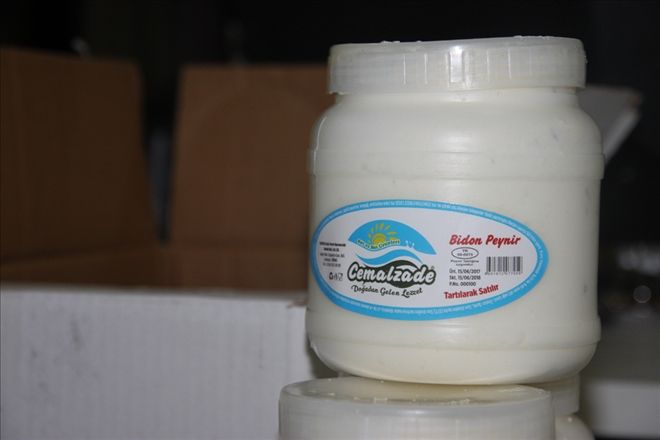 İŞ ADAMINDAN BİR TON PEYNİR BAĞIŞI