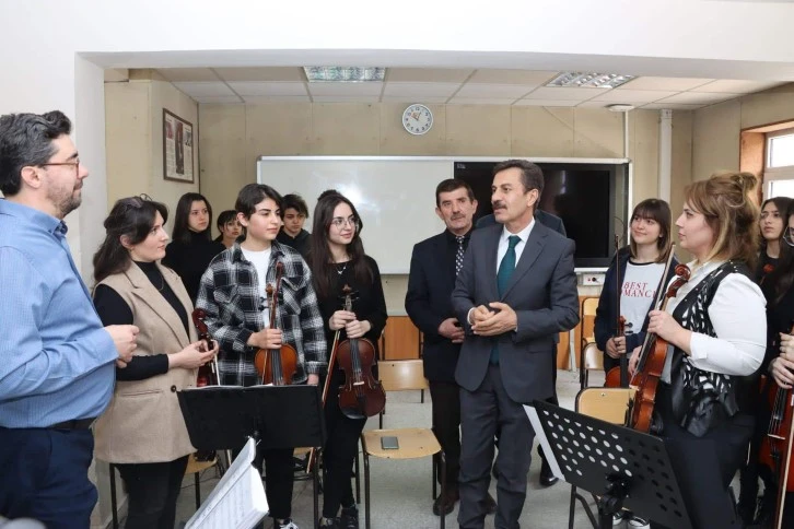 Öğrencilerle Bir Araya Geldi