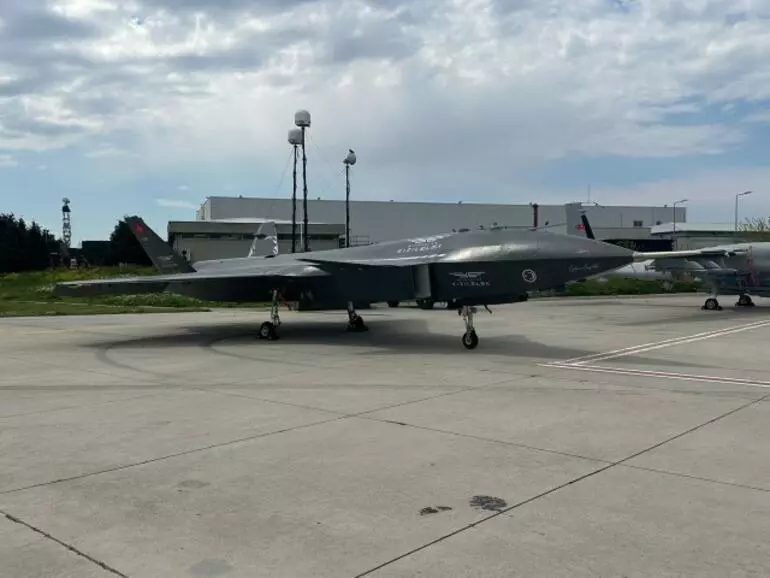 Kızılelma TEKNOFEST İçin Hava Limanına İndi