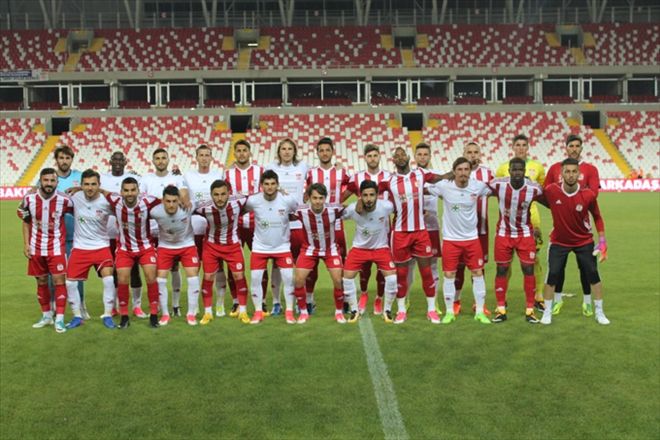 YENİ FORMALARLA SİVASSPOR
