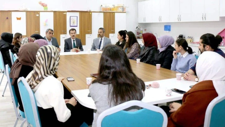 Aslan, Öğretmenleri Dinledi