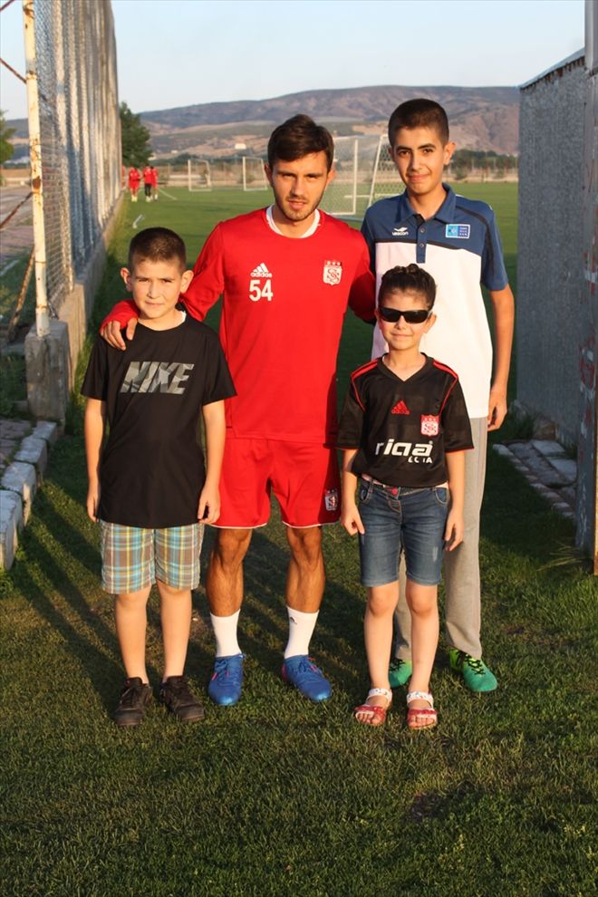 TARAFTARLAR TAKİP EDİYOR