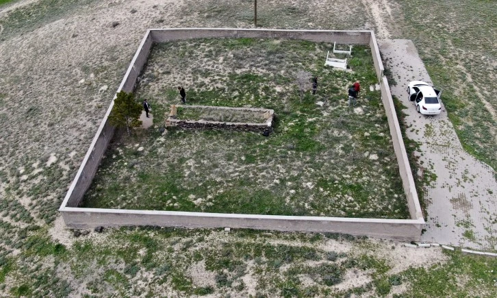 8,5 Metrelik Mezar Hayret Uyandırıyor