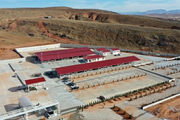 Milyonluk Tesisi Açmayı Unuttular