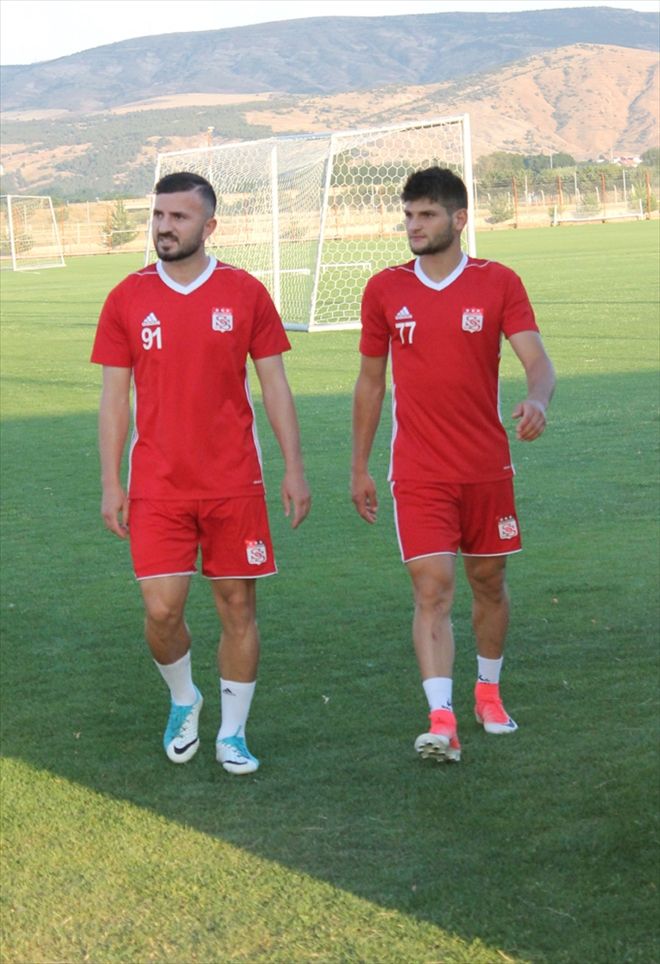 ŞAMPİYON SAVUNMADAN ŞİMŞEK KALDI