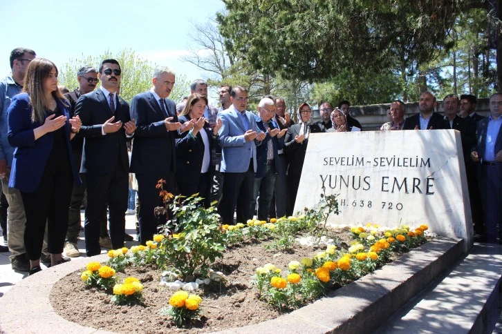 Yunus Emre Mezarının Başında Anıldı