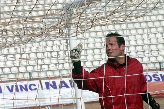 YABANCILARDA  KİMLER GELDİ KİMLER GEÇTİ