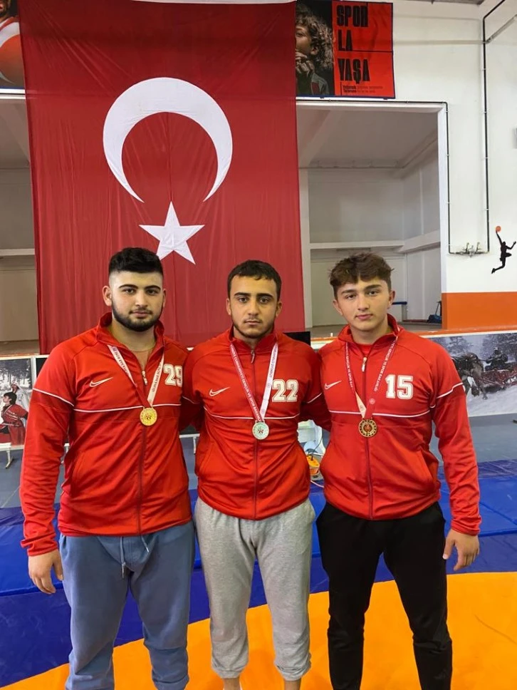 Güreşçiler Gururlandırdı