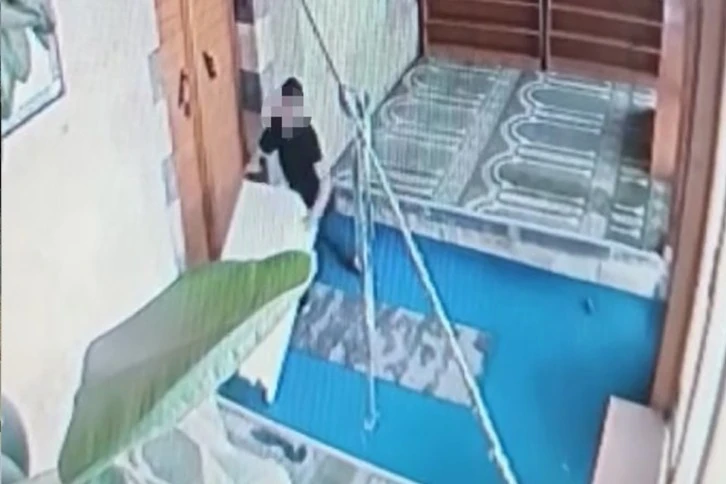 Çaldığı Kasanın Altında Kaldı