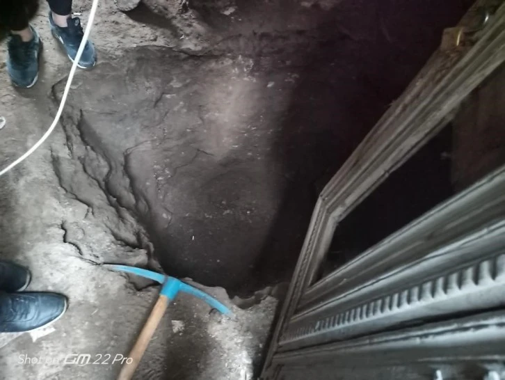 İzinsiz Kazı Yapan 5 Kişi Suçüstü Yakalandı