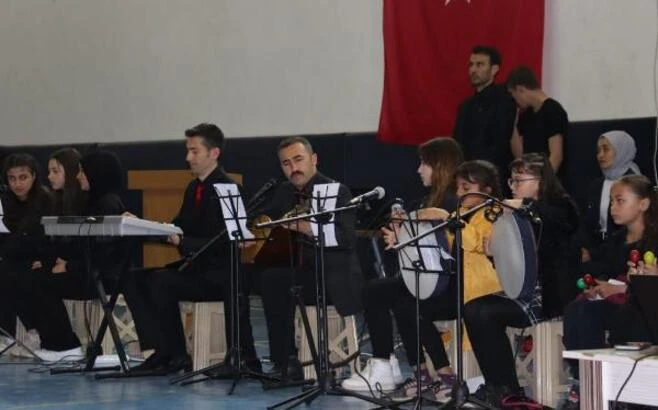 Gölette Boğulan Öğrenci Türkülerle Anıldı