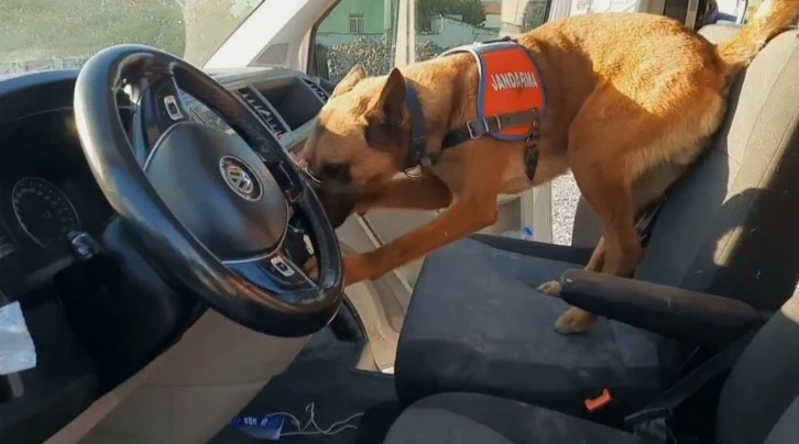 Uyuşturucuyu Araba Vitesine Saklamışlar