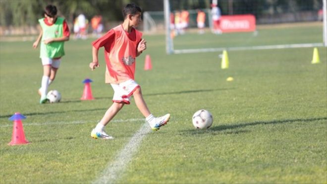 FUTBOL KÖYÜNDE TEMSİL EDECEK