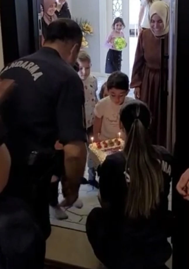 Şehit Çocuğuna Sürpriz