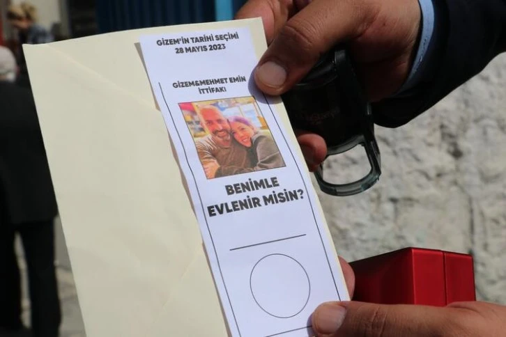 Sandıkta Evlilik Teklifi