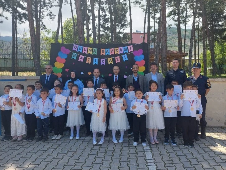 Minik Öğrenciler Okuma Bayramında Doyasıya Eğlendi