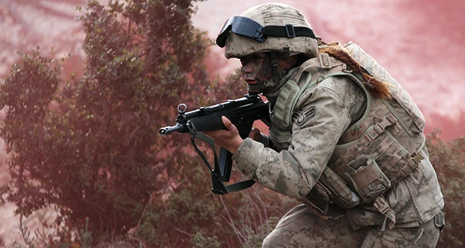Türkiye Kosova'ya Komandoları Gönderiyor