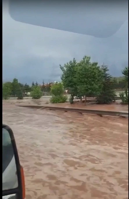 Yağışlar Hayatı Felç Etti