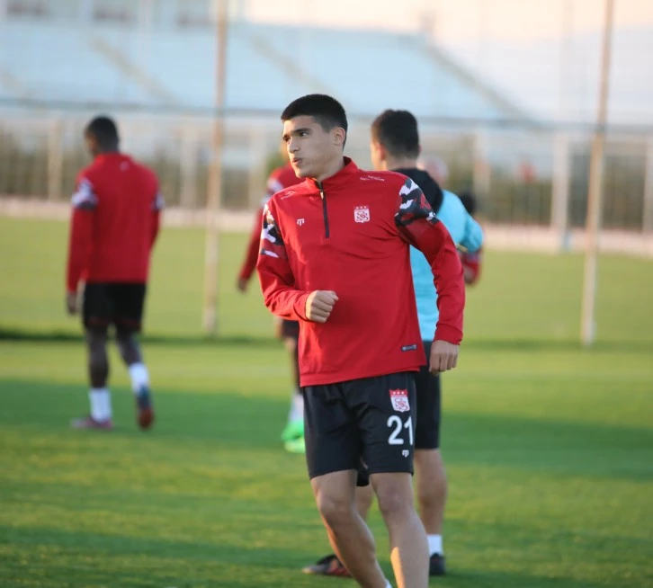 Galatasaray Emre’yi İstiyor