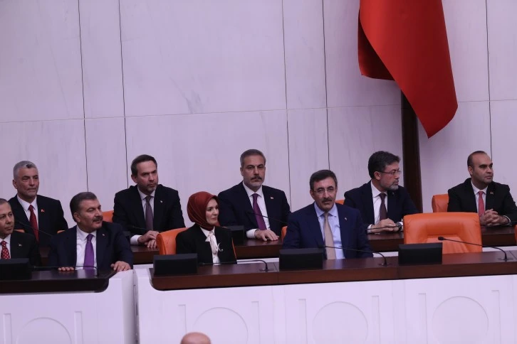 Yeni Kabine Üyeleri Yemin Etti
